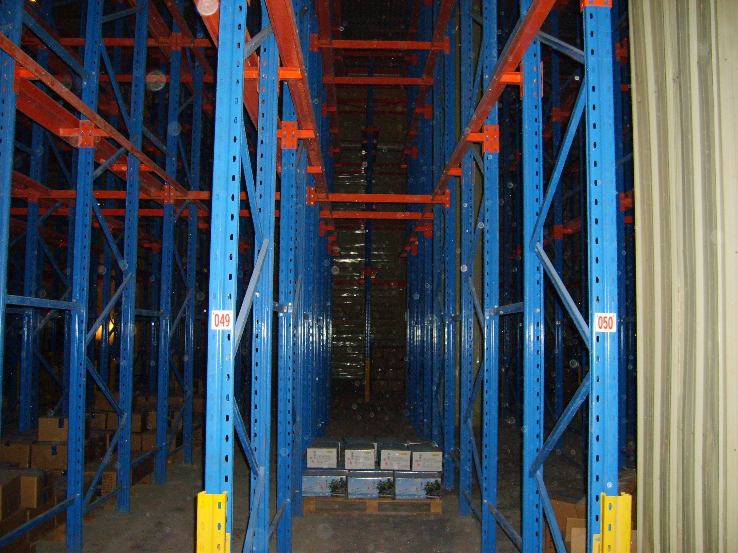 Q235 / 冷蔵室のための棚を通したパレット悩ますドライブの345の倉庫の貯蔵ドライブ